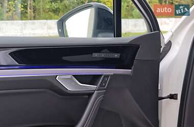 Внедорожник / Кроссовер Volkswagen Touareg 2023 в 