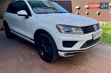 Внедорожник / Кроссовер Volkswagen Touareg 2015 в 