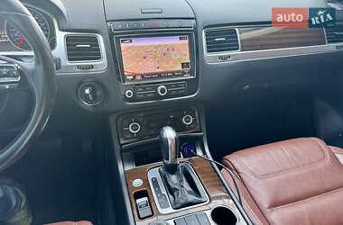 Внедорожник / Кроссовер Volkswagen Touareg 2015 в 