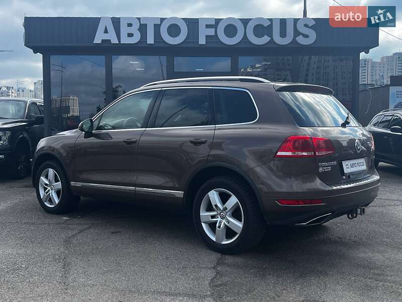 Внедорожник / Кроссовер Volkswagen Touareg 2011 в Киеве