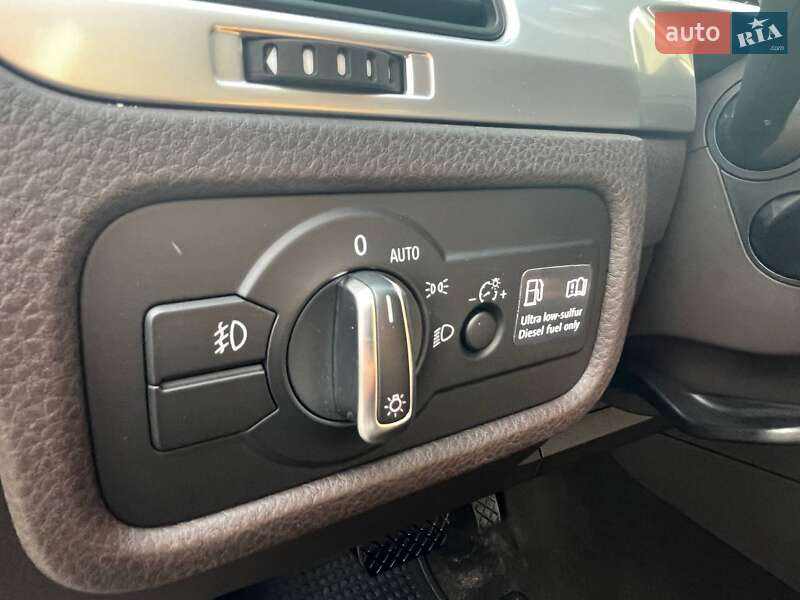 Внедорожник / Кроссовер Volkswagen Touareg 2011 в Киеве