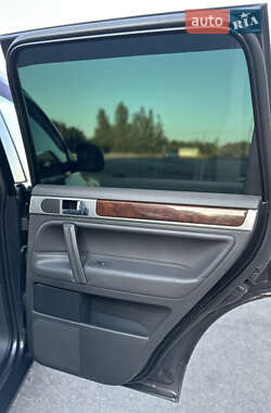 Внедорожник / Кроссовер Volkswagen Touareg 2007 в 