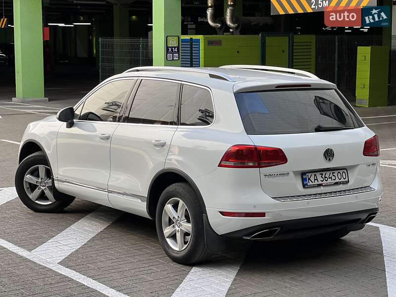 Внедорожник / Кроссовер Volkswagen Touareg 2013 в Киеве