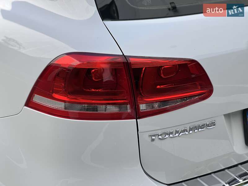 Внедорожник / Кроссовер Volkswagen Touareg 2013 в Киеве