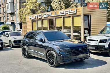 Позашляховик / Кросовер Volkswagen Touareg 2018 в Києві