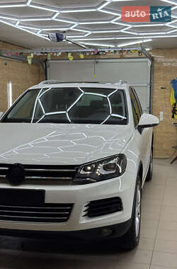 Внедорожник / Кроссовер Volkswagen Touareg 2011 в 