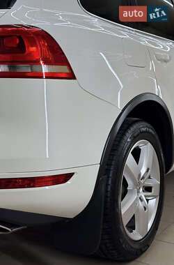 Внедорожник / Кроссовер Volkswagen Touareg 2011 в 