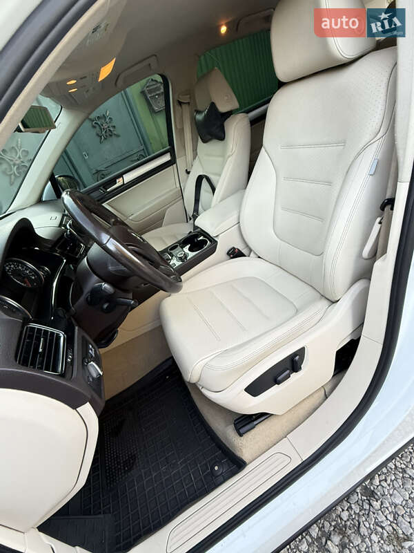 Внедорожник / Кроссовер Volkswagen Touareg 2011 в Днепре