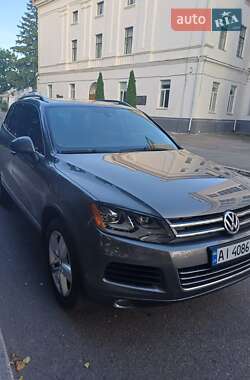 Позашляховик / Кросовер Volkswagen Touareg 2014 в Києві
