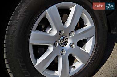 Внедорожник / Кроссовер Volkswagen Touareg 2015 в 