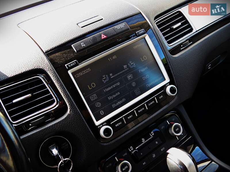 Позашляховик / Кросовер Volkswagen Touareg 2015 в Черкасах