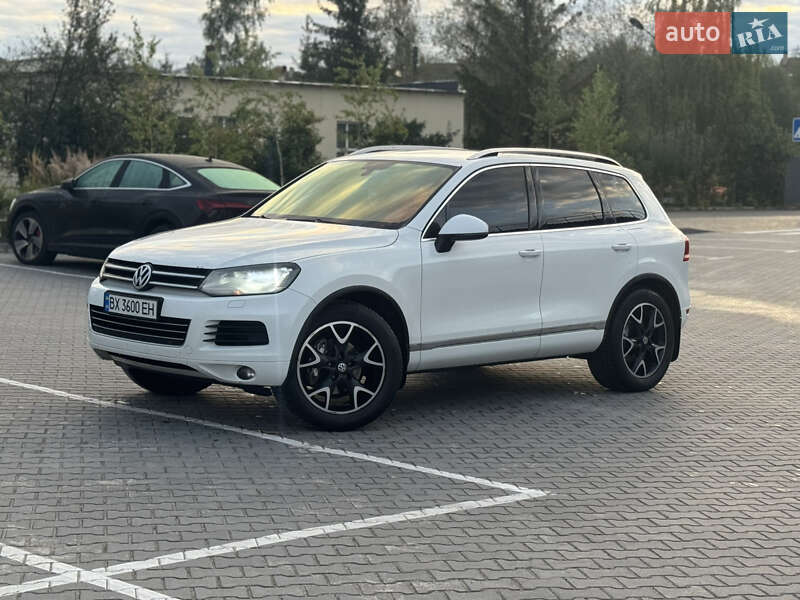 Внедорожник / Кроссовер Volkswagen Touareg 2012 в Хмельницком