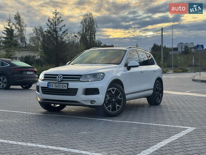 Внедорожник / Кроссовер Volkswagen Touareg 2012 в Хмельницком