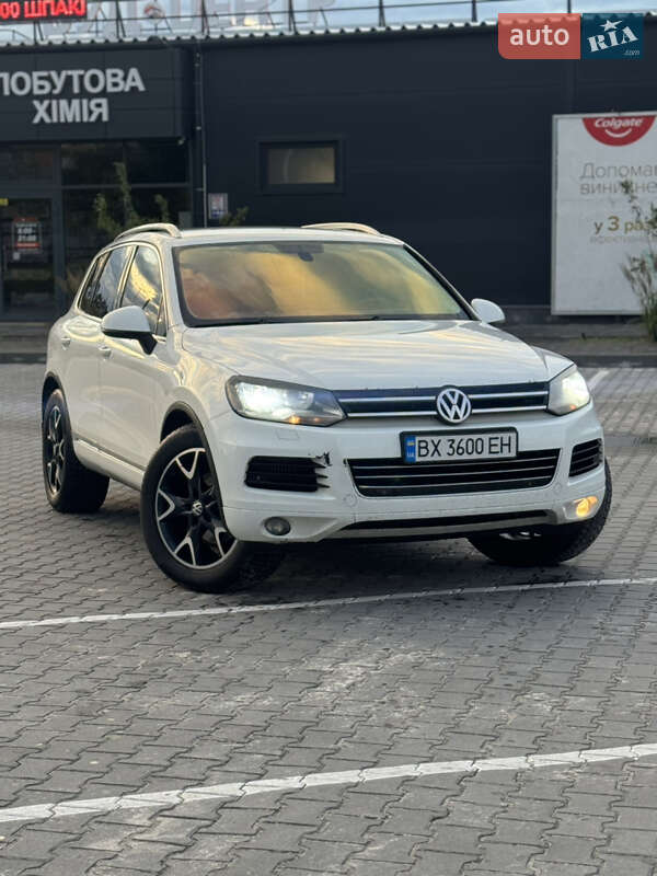 Внедорожник / Кроссовер Volkswagen Touareg 2012 в Хмельницком