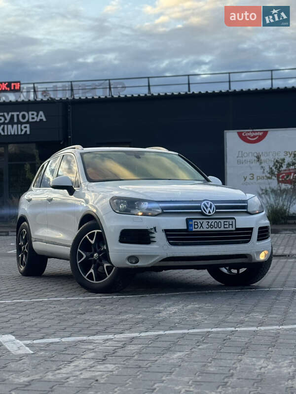 Внедорожник / Кроссовер Volkswagen Touareg 2012 в Хмельницком
