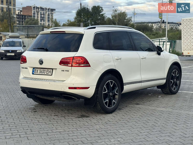 Внедорожник / Кроссовер Volkswagen Touareg 2012 в Хмельницком