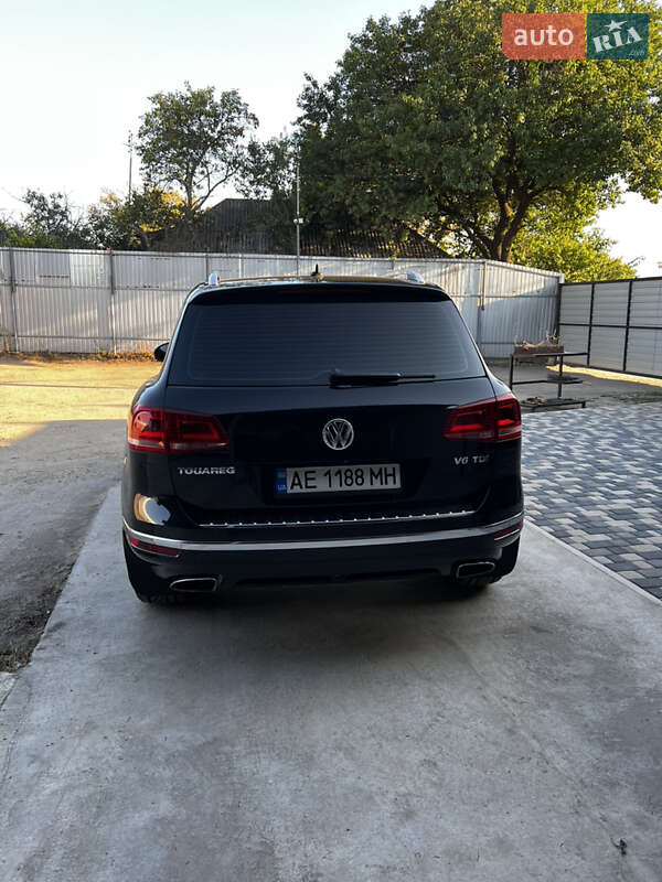 Позашляховик / Кросовер Volkswagen Touareg 2016 в Дніпрі