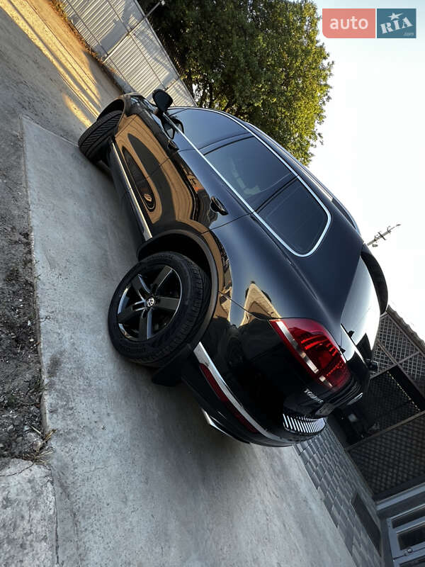 Позашляховик / Кросовер Volkswagen Touareg 2016 в Дніпрі