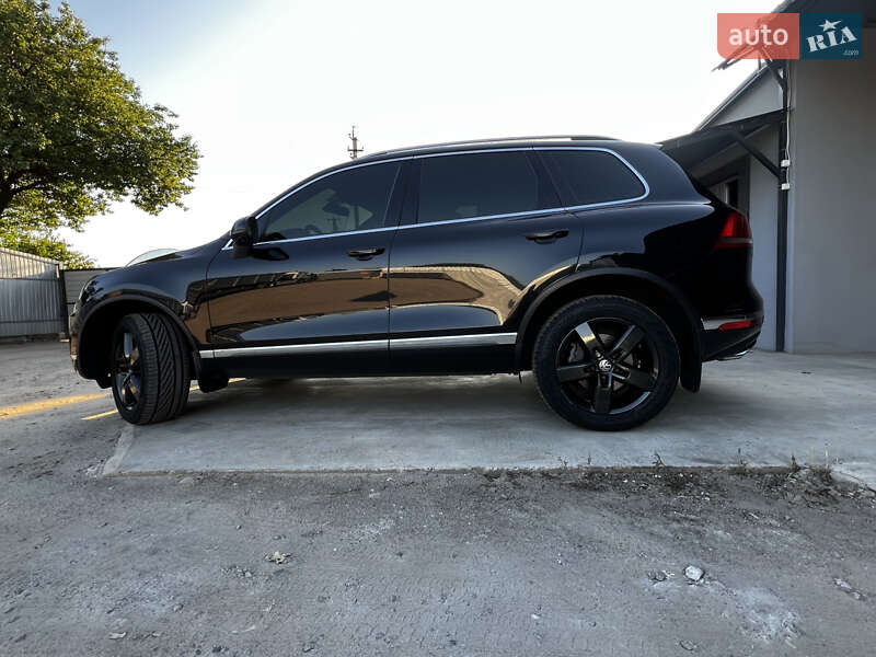 Позашляховик / Кросовер Volkswagen Touareg 2016 в Дніпрі