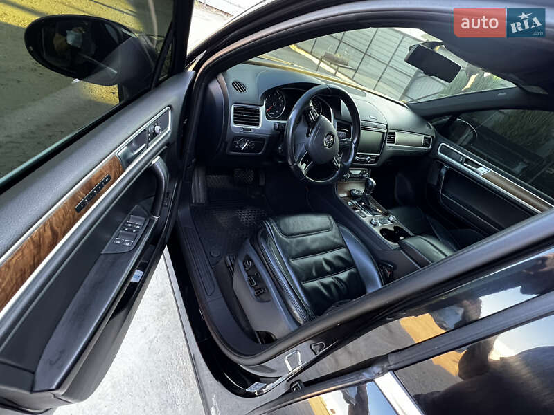 Позашляховик / Кросовер Volkswagen Touareg 2016 в Дніпрі