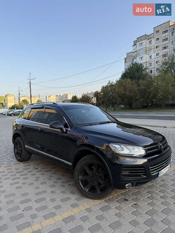Внедорожник / Кроссовер Volkswagen Touareg 2011 в Хмельницком