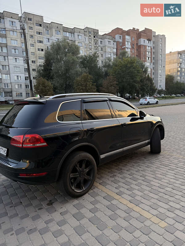 Внедорожник / Кроссовер Volkswagen Touareg 2011 в Хмельницком