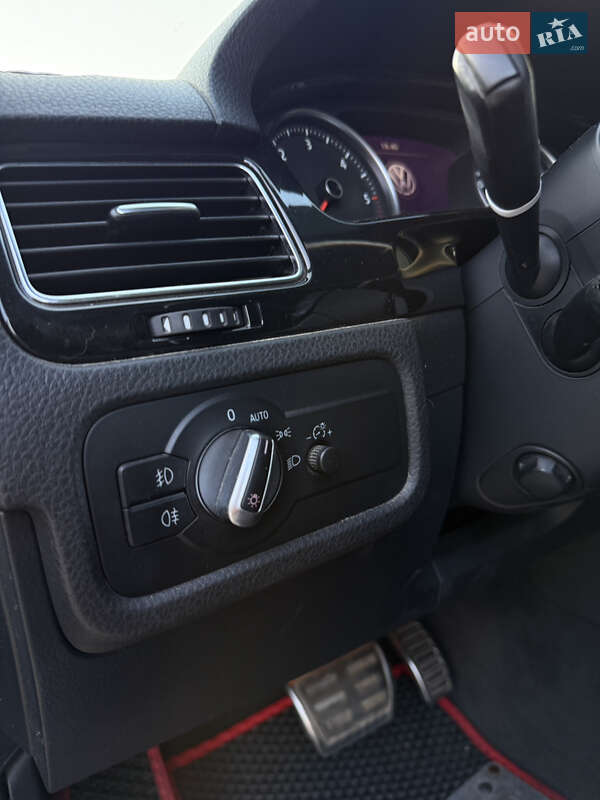 Внедорожник / Кроссовер Volkswagen Touareg 2011 в Хмельницком