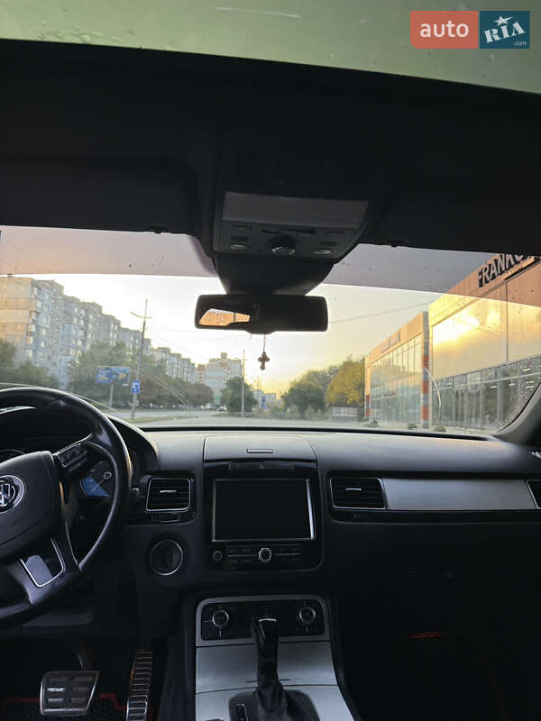 Внедорожник / Кроссовер Volkswagen Touareg 2011 в Хмельницком