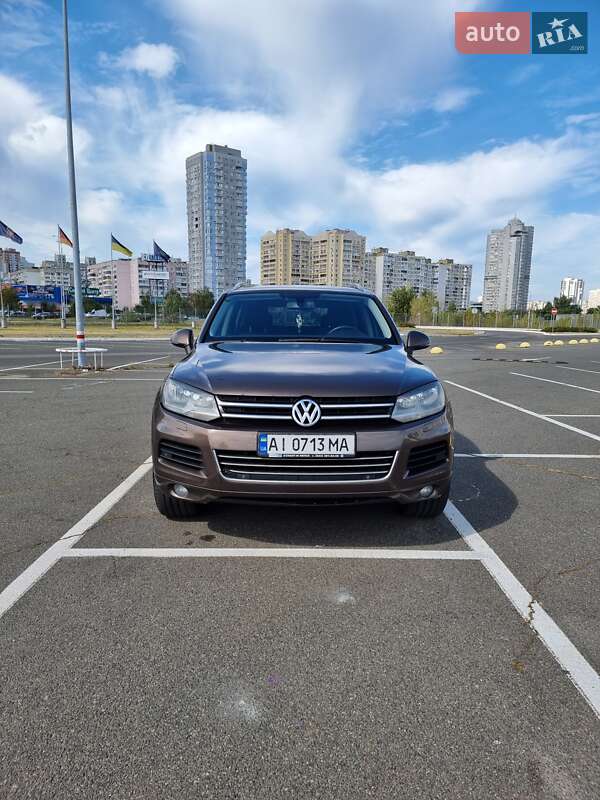 Внедорожник / Кроссовер Volkswagen Touareg 2011 в Киеве