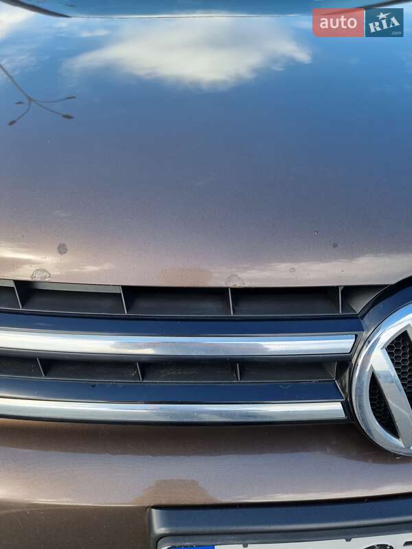 Внедорожник / Кроссовер Volkswagen Touareg 2011 в Киеве