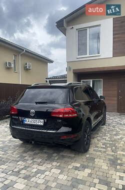 Внедорожник / Кроссовер Volkswagen Touareg 2010 в 