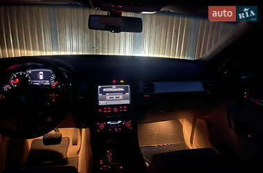 Внедорожник / Кроссовер Volkswagen Touareg 2010 в 