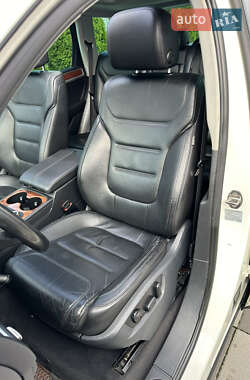 Внедорожник / Кроссовер Volkswagen Touareg 2011 в 