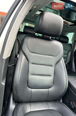 Внедорожник / Кроссовер Volkswagen Touareg 2011 в 