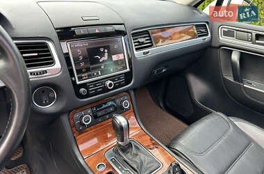 Внедорожник / Кроссовер Volkswagen Touareg 2011 в 