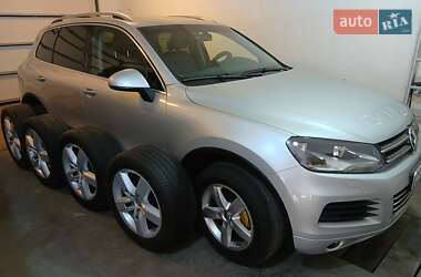 Внедорожник / Кроссовер Volkswagen Touareg 2012 в 
