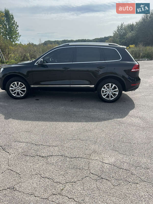 Внедорожник / Кроссовер Volkswagen Touareg 2013 в Львове