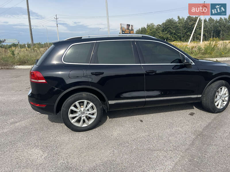 Внедорожник / Кроссовер Volkswagen Touareg 2013 в Львове