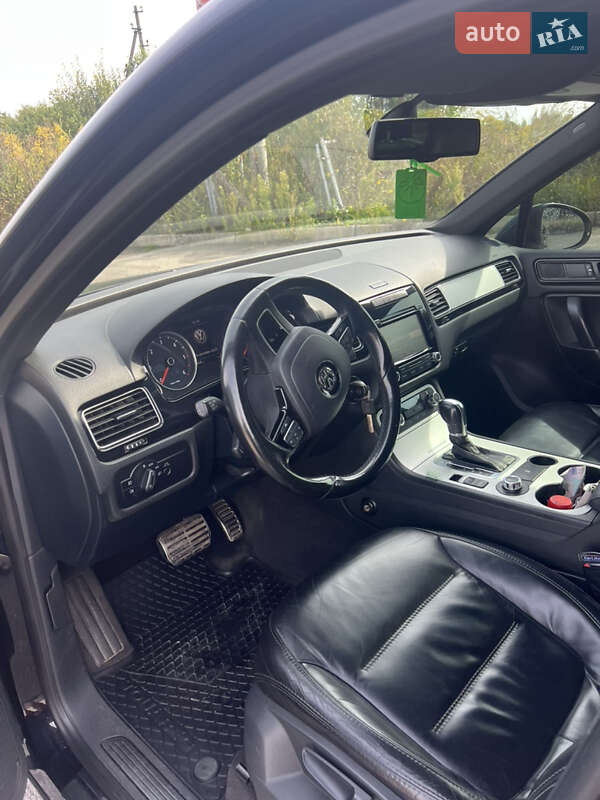 Внедорожник / Кроссовер Volkswagen Touareg 2013 в Львове