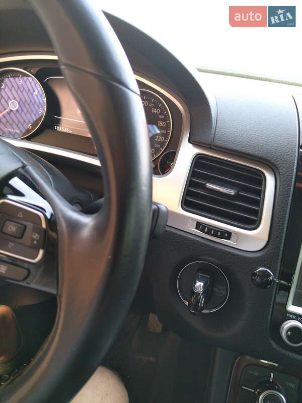 Внедорожник / Кроссовер Volkswagen Touareg 2012 в Киеве фото 5 Внедорожник / Кроссовер Volkswagen Touareg 2012 в Киеве