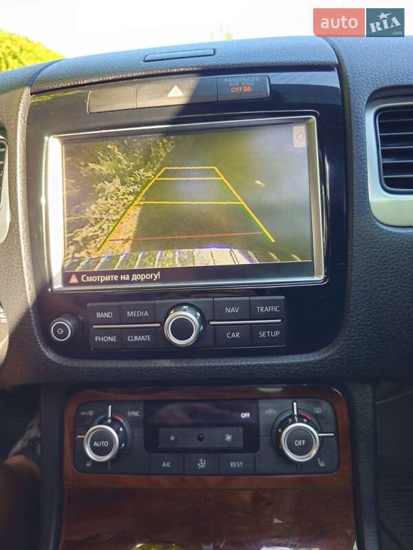 Внедорожник / Кроссовер Volkswagen Touareg 2014 в Полтаве