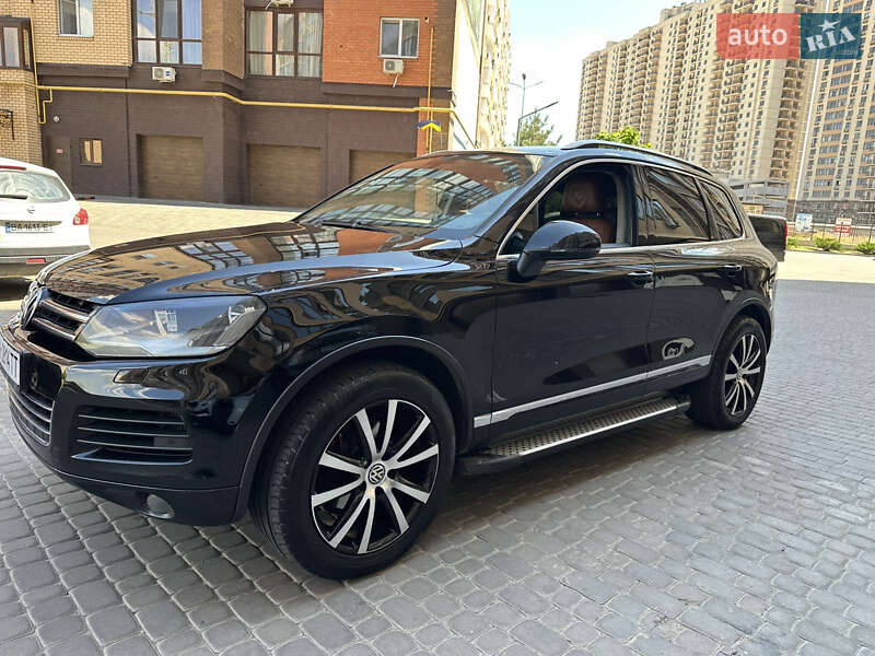 Внедорожник / Кроссовер Volkswagen Touareg 2012 в Одессе