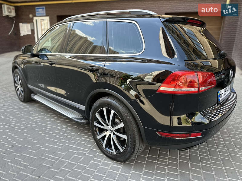 Внедорожник / Кроссовер Volkswagen Touareg 2012 в Одессе