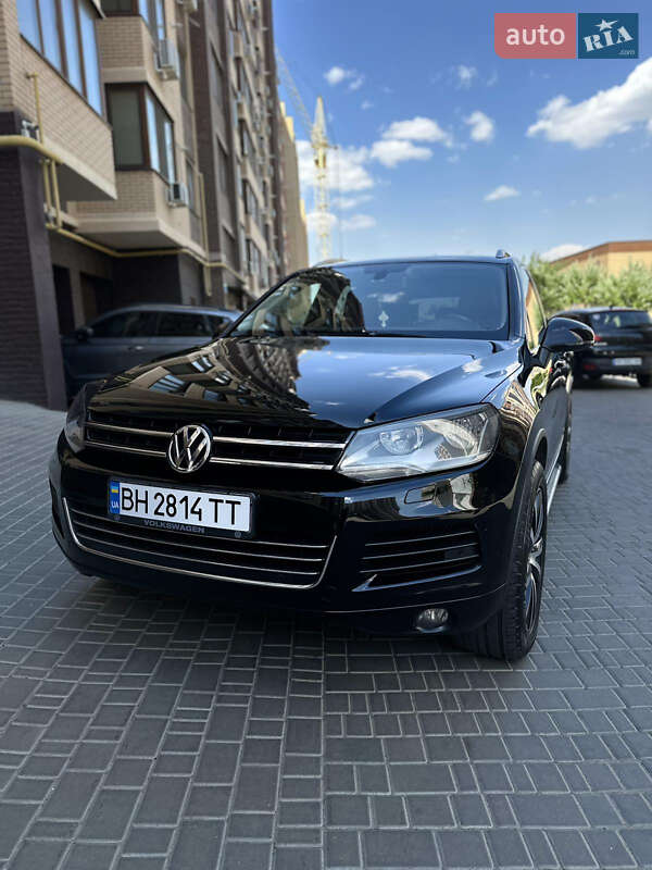 Внедорожник / Кроссовер Volkswagen Touareg 2012 в Одессе