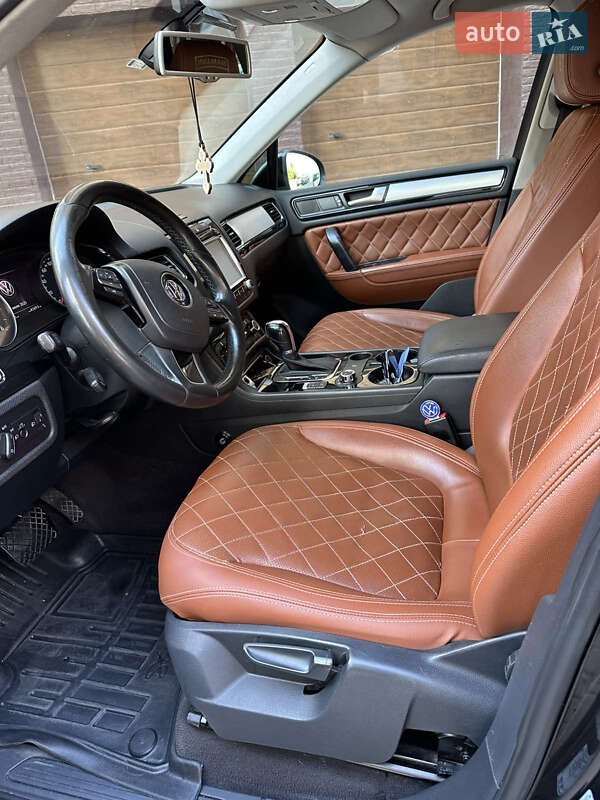 Внедорожник / Кроссовер Volkswagen Touareg 2012 в Одессе