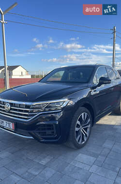 Внедорожник / Кроссовер Volkswagen Touareg 2018 в Хусте