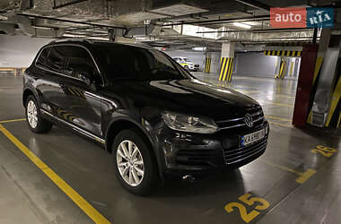 Внедорожник / Кроссовер Volkswagen Touareg 2012 в 