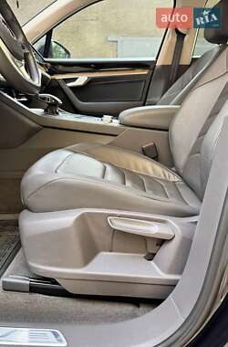 Внедорожник / Кроссовер Volkswagen Touareg 2018 в 