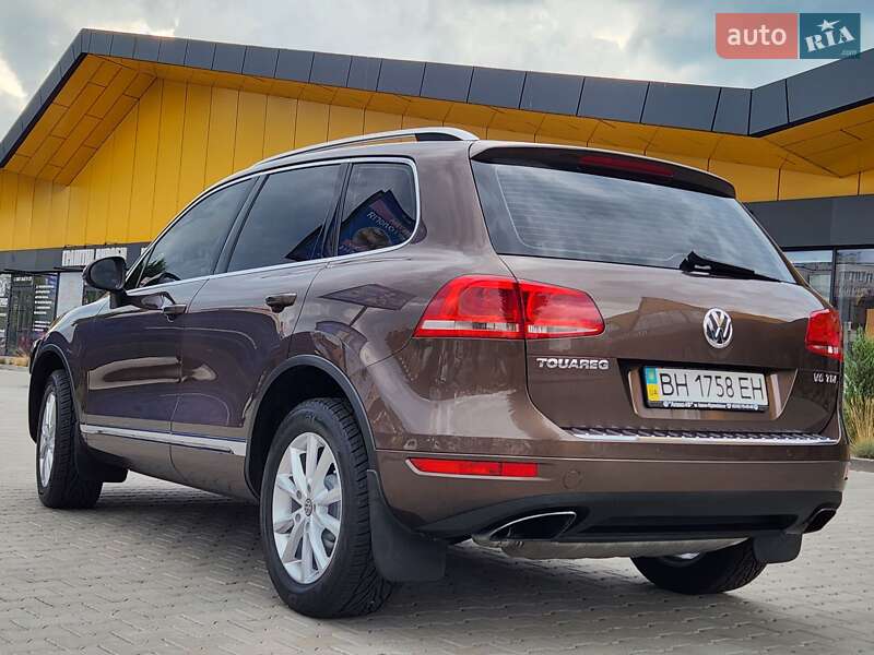 Внедорожник / Кроссовер Volkswagen Touareg 2012 в Виннице