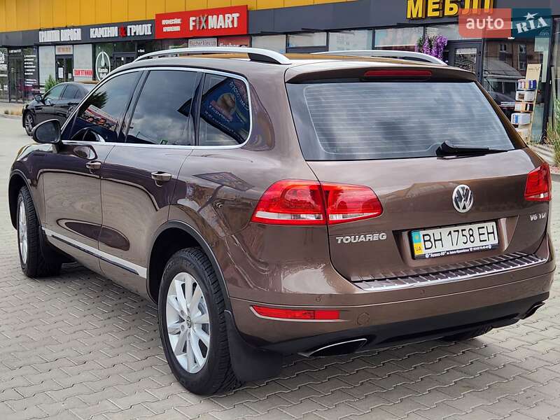 Внедорожник / Кроссовер Volkswagen Touareg 2012 в Виннице